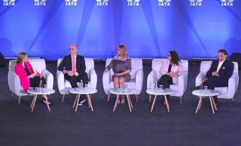IATA_AGM_2025_Panel_on_Payment-320_214-2.jpg